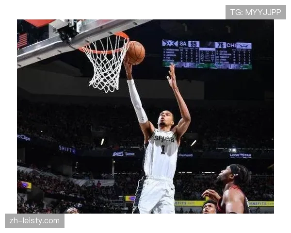 特写：文班亚马完成赛季71次两双，赛后独自加练三分